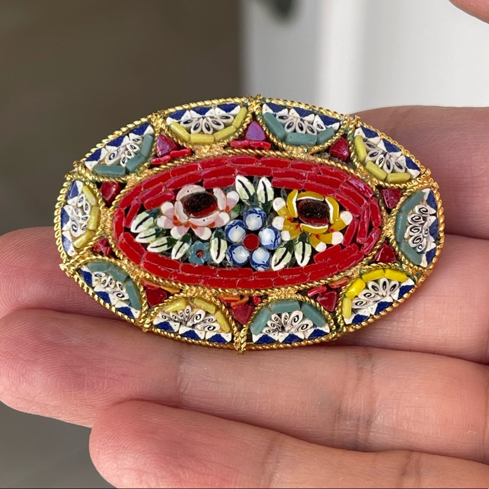 Italian detailed micro mosaic gold tone pin brooch - Picture 12 of 12